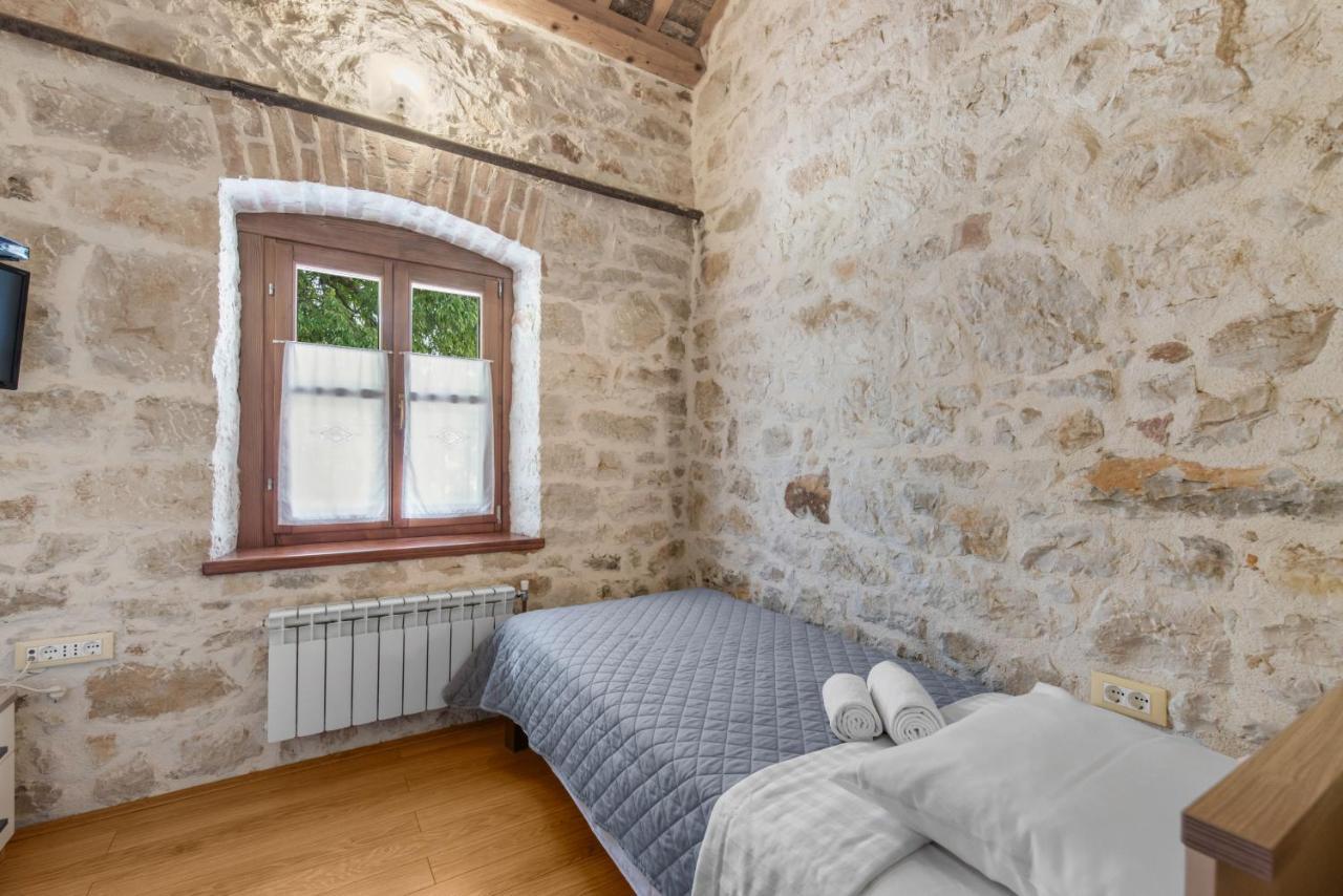 Villa Antonci-18, Pool, 3 Houses, Jacuzzi, Private Territory Antonci  Exterior foto